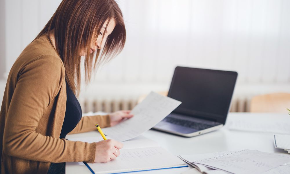 woman doing paperwork as contractor with Medical Staffing Agency